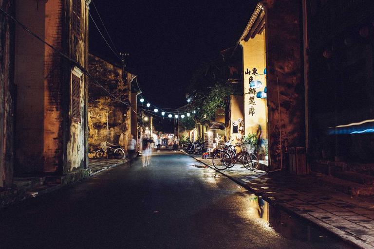 Iran Offers Strait Deal, Delays Nuclear Talks