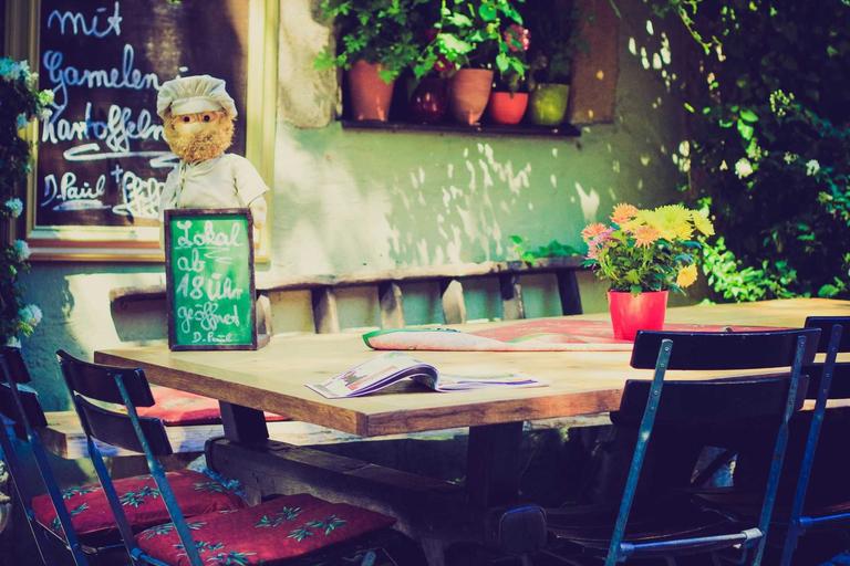 Hidden Oil: Restaurant Man Detained